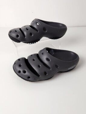 Keen Shoes Womens 9 Gray Slip On Yogui Clog Foam Gorpcore Camping Lake